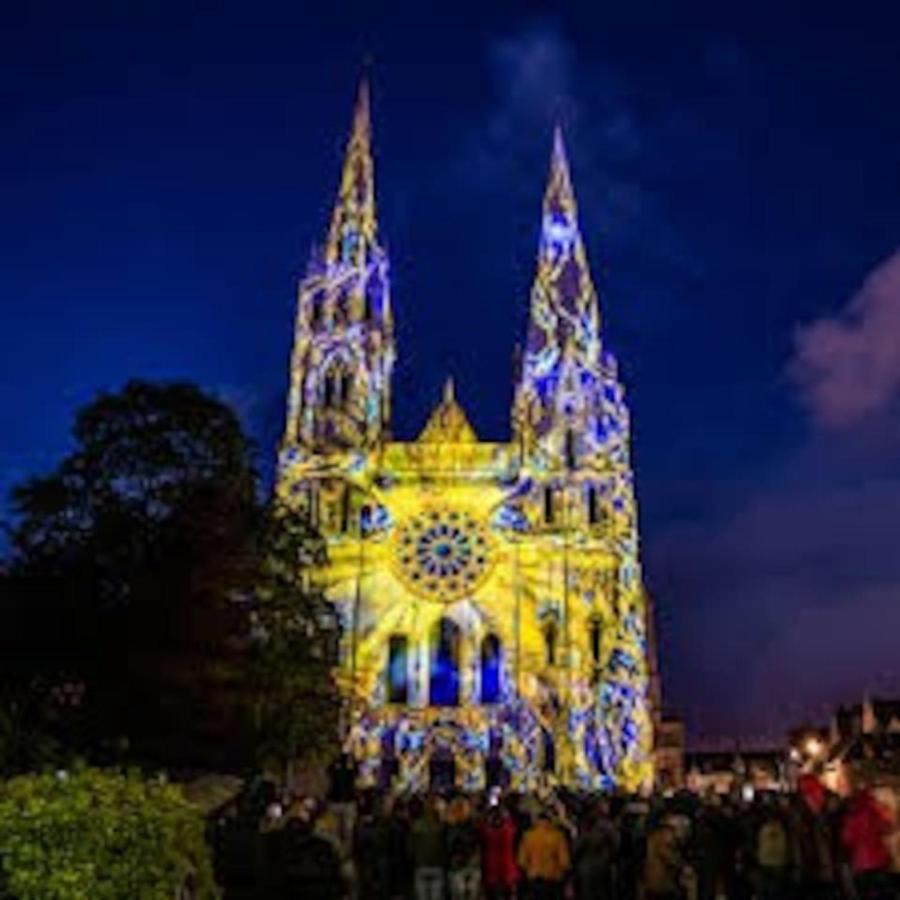 Coeur De Ville, Calme, Spacieux,Parking Et Wifi ! Chartres Buitenkant foto